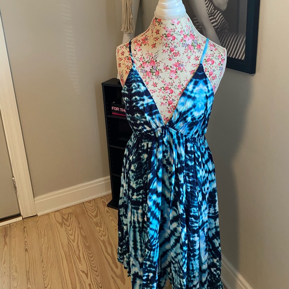Flowy casual tye dye dress.